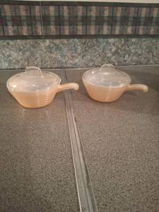 lot 1379 image: 2 Peach Ceramic Set with Glass Lids 4.5 inch