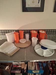 lot 1381 image: Tupperware Lot Pitchers, Containers, Plates, Trays