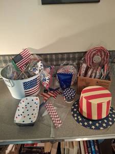 lot 1385 image: Patriotic Party Supplies Lot - American Flag Themed Decorations