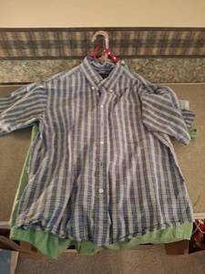 lot 1391 image: 3 Mens Button-Up Shirts - Short Sleeve Medium