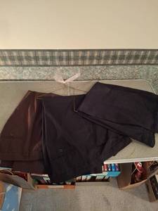 lot 1403 image: Womens Pants - 22W Petite, 3 Count