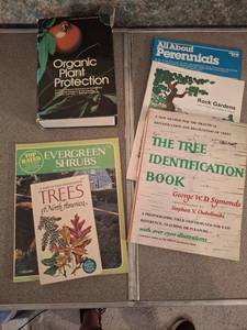 lot 1409 image: Lot of Gardening Reference Books