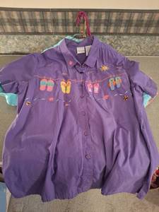 lot 1418 image: Womens Button-Up Shirt Lot - 4 Pieces Short Sleeve 22W