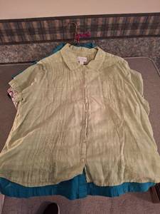 lot 1425 image: CJ Banks Womens Button-Up Shirts Lot - 2X, 4 Pieces