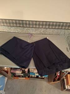 lot 1432 image: CJ Banks Womens pant and capri. Size 24W Average