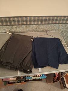 lot 1436 image: 2 Pair Womens Pants - 18W