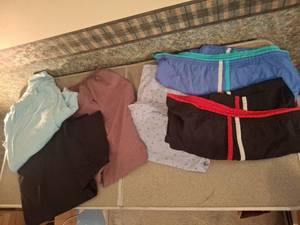 lot 1442 image: Womens clothes - pajamas shorts pants