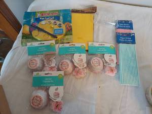 lot 1464 image: Easter Party Supplies Lot - Cupcake Kits Paper Straws Egg Artist Craft Sacs