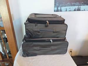 lot 1465 image: Jaguar 2-Piece Luggage Set Wheeled Upright Suitcases