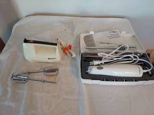 lot 1466 image: Black & Decker Hand Mixer and Hamilton Beach Electric Knife
