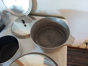 lot 1473 image: Pots and Pans