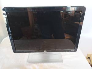 lot 1476 image: 19 inch monitor, works but no cord