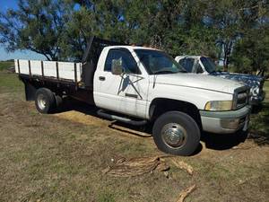lot 4 image: 1998 Dodge Ram 3500 Dumping Flatbed Truck - 243,968 Miles - Bill of Sale Only