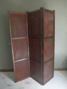 lot 910 image: 3-Panel Room Divider Screen with Ribbed Panels.  Each Panel is 72 x 18.   Total 72 x 54.  Located in basement