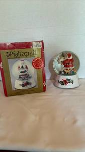 lot 1012 image: Pfaltzgraff Christmas Heritage Snow Globe Santa