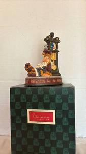 lot 1014 image: David Frykman Portfolio The Christmas Collection 2000 Santa Clock Figurine