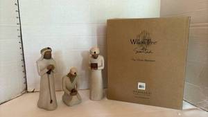 lot 1021 image: Willow Tree The Three Wisemen Figurine Set by Susan Lordi DEMDACO