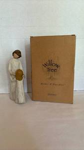 lot 1024 image: Willow Tree Mother & Daughter Figurine by DEMDACO