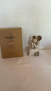 lot 1025 image: Willow Tree Grandmother Figurine by Susan Lordi DEMDACO