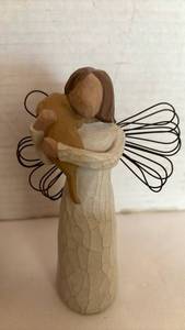 lot 1028 image: Willow Tree Angel of Friendship Figurine Set of 2
