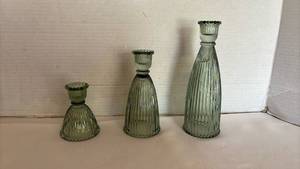 lot 1039 image: Green Glass Candleholder Set 3-Piece Ribbed Tapered