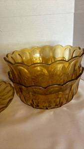 lot 1047 image: Amber Glass Serving Bowls and Dishes Lot