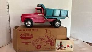 lot 1057 image: Tonka Toys No. 06 Dump Truck Red Turquoise