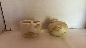 lot 1059 image: Carved Shell Motif Decorative bathroom items.