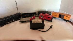 lot 1065 image: Lionel Lines Train Set with Locomotive, Tender, Gondola, Caboose, Baby Ruth Car, Controller