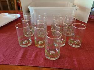 lot 1076 image: 13 holly pattern glass tumblers with tote