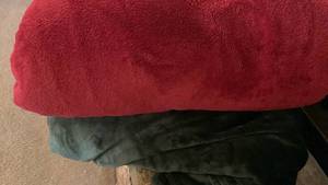 lot 1101 image: Blankets