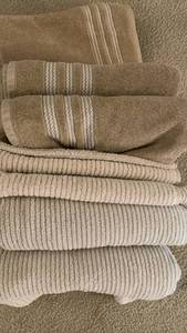 lot 1108 image: Bath and hand towels