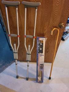 lot 2005 image: USA Banner set, NIB, cane, crutches