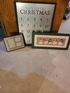 lot 2008 image: Wall decor and picture frame, largest is 24x19