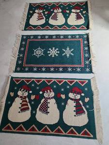 lot 2013 image: 3 fringed Christmas rugs, 38x23