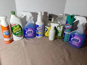 lot 2022 image: Household cleaning products.