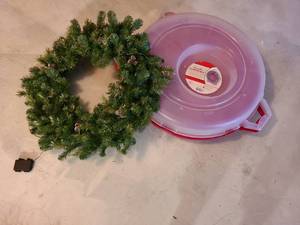 lot 2044 image: Wreath and storage box
