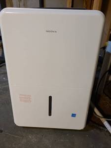 lot 2106 image: Insignia NS-DH35MM1 Dehumidifier 115V 60Hz 35.50 PintsDay, plus drain hoses