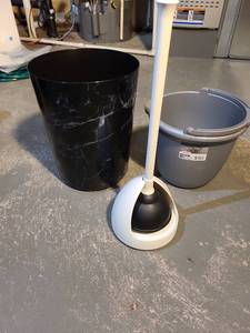 lot 2107 image: Plastic trash can,  bucket, plunger