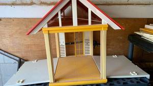 lot 3002 image: Dollhouse with Red Roof Yellow Trim and Accessories