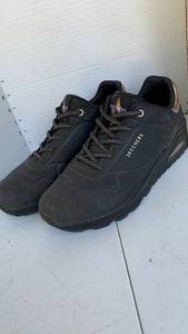 lot 3014 image: Skechers sneakers size 9