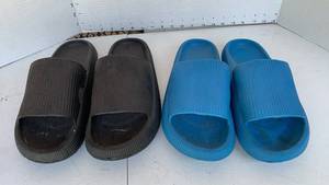 lot 3015 image: Slide Sandals 2 Pairs Black Blue Textured Sole size 9