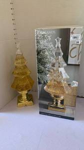 lot 3100 image: Kirklands battery operated, Christmas tree water globe