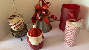 lot 3110 image: Christmas decor