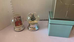 lot 3111 image: Snow globes