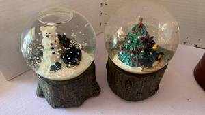 lot 3112 image: Snow globes, and candles