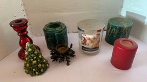 lot 3114 image: Christmas candle decor