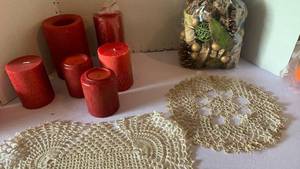 lot 3116 image: Candles and Doilies