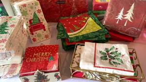 lot 3117 image: Holiday napkins