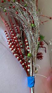 lot 3118 image: Christmas picks
